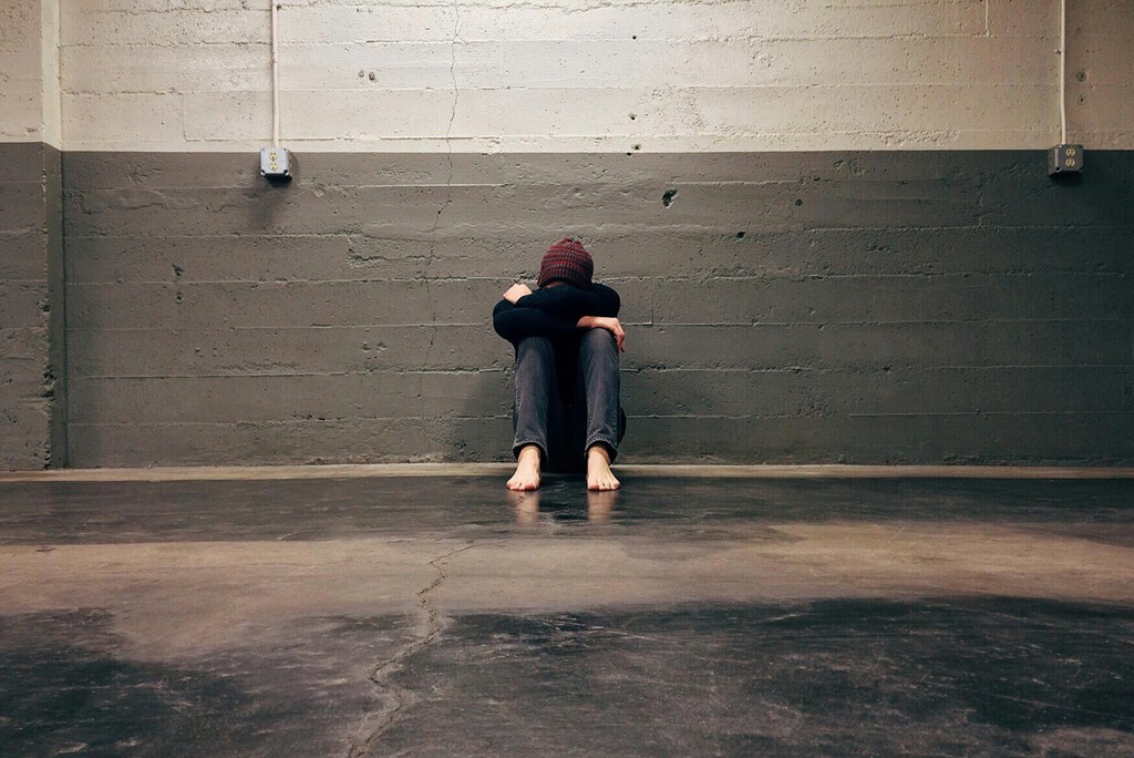 Delirios en directo y suicidios alimentados por la IA: qué está pasando realmente con la IA y la salud mental